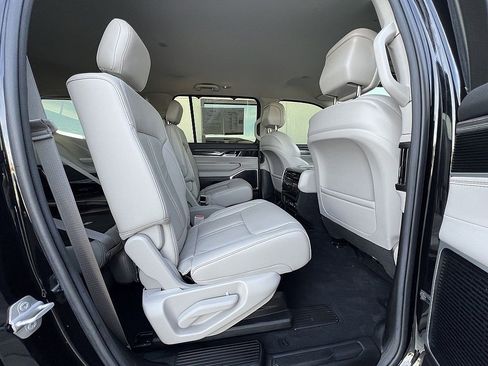 Used 2022 Jeep Wagoneer Series III w/ Convenience Group I image 26