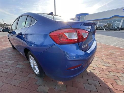 Used 2017 Chevrolet Cruze LT image 15