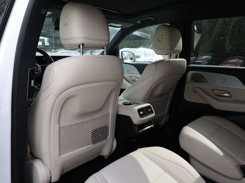 Used 2025 Mercedes-Benz GLS 450 4MATIC image 22