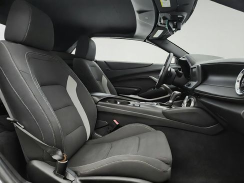 Used 2018 Chevrolet Camaro LT RWD image 22