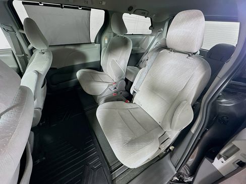 Used 2016 Toyota Sienna LE image 25