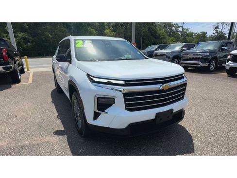 Used 2025 Chevrolet Traverse LT AWD/4WD image 8