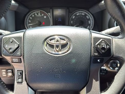 Used 2017 Toyota Tacoma TRD Off-Road w/ Tow Package (A/T) AWD/4WD image 11
