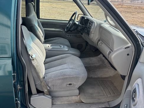 Used 1997 Chevrolet Suburban 4WD w/ Preferred Equipment Group 2 image 15