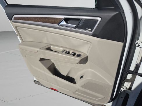 Used 2019 Volkswagen Atlas SEL Premium image 12