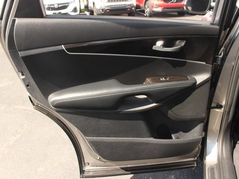 Used 2019 Kia Sorento L FWD image 18