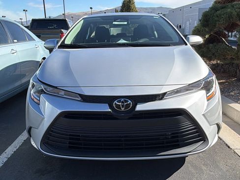 Used 2025 Toyota Corolla LE image 2