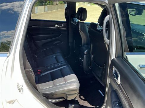 Used 2018 Jeep Grand Cherokee Overland AWD/4WD image 38
