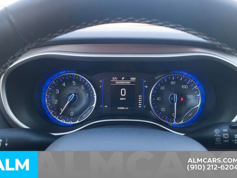 Used 2022 Chrysler Voyager LX image 30