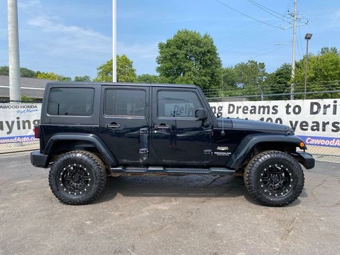 Used 2013 Jeep Wrangler Unlimited Sahara w/ Dual Top Group AWD/4WD image 2