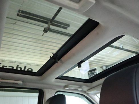 Used 2014 Land Rover LR2 HSE image 12