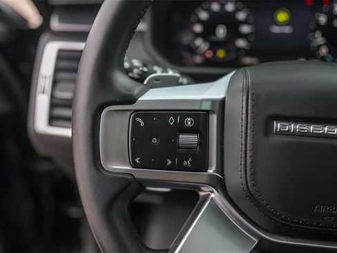 Used 2024 Land Rover Discovery Metropolitan Edition image 17