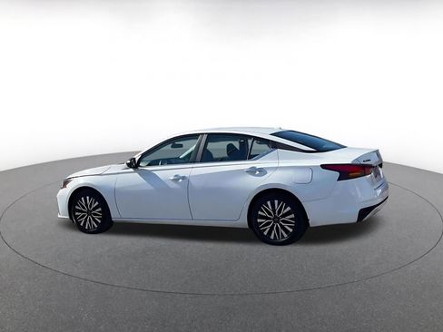 Used 2025 Nissan Altima 2.5 SV image 10