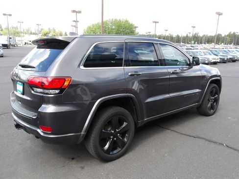 Used 2015 Jeep Grand Cherokee Altitude AWD/4WD image 5