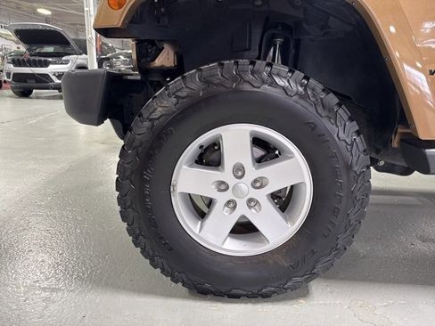 Used 2015 Jeep Wrangler Unlimited Sahara image 9