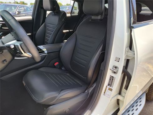 Used 2024 Mercedes-Benz GLC 300 4MATIC image 18