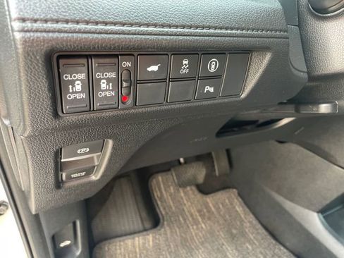 Used 2023 Honda Odyssey Elite image 32