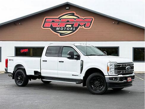 Used 2023 Ford F250 XLT AWD/4WD image 2
