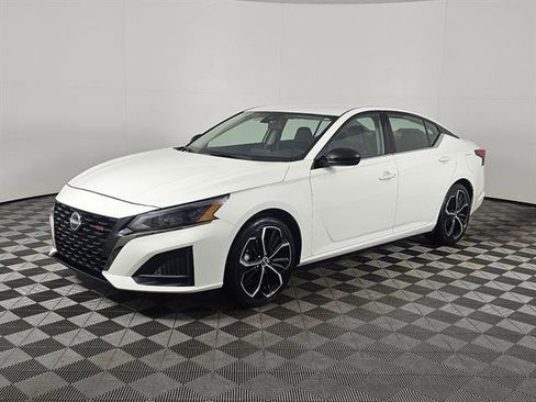 Used 2024 Nissan Altima 2.5 SR image 9