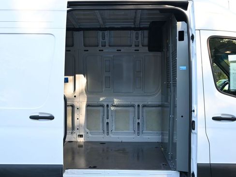 Used 2025 Mercedes-Benz Sprinter 2500 image 24