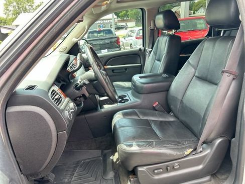 Used 2012 Chevrolet Suburban LT w/ Luxury Package AWD/4WD image 28