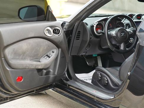 Used 2014 Nissan 370Z Touring w/ Sport Package RWD image 34