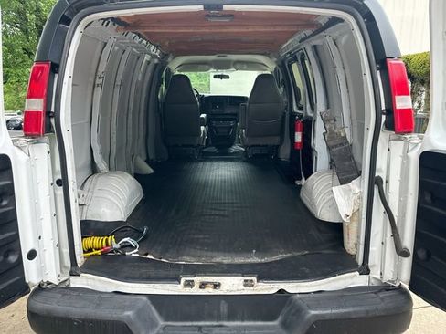 Used 2005 GMC Savana 2500 RWD image 25