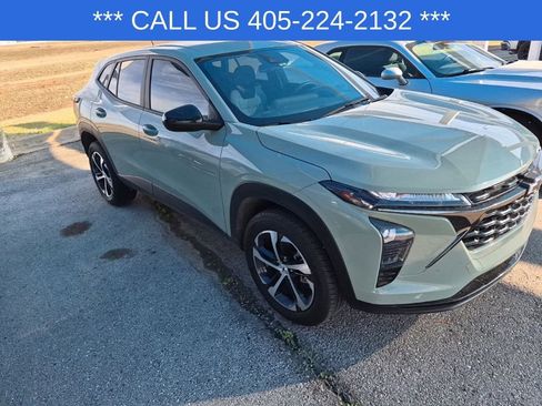 Used 2024 Chevrolet Trax RS w/ Driver Confidence Package image 14