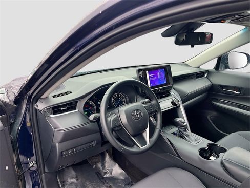Used 2024 Toyota Venza LE image 9
