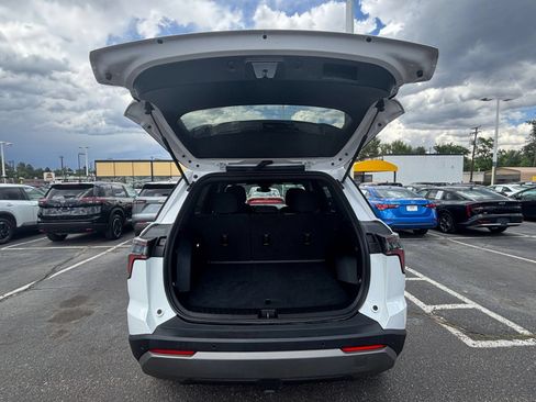 Used 2025 Chevrolet Equinox LT FWD image 28