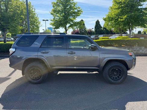 Used 2020 Toyota 4Runner TRD Off-Road Premium AWD/4WD image 8