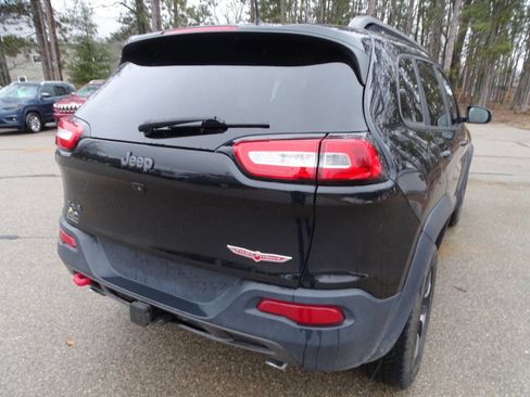 Used 2016 Jeep Cherokee Trailhawk w/ Cold Weather Group image 9