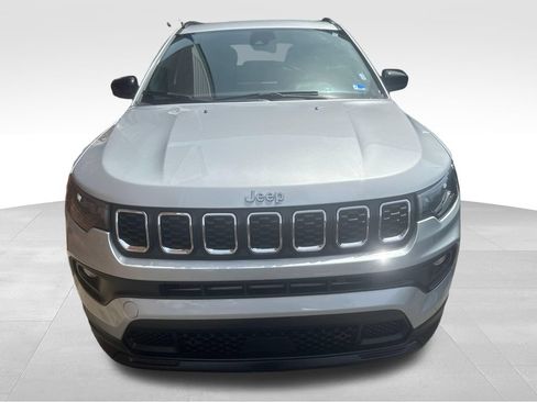 Used 2024 Jeep Compass Latitude AWD/4WD image 4