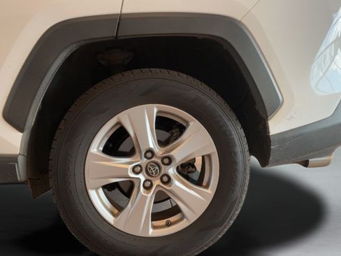 Used 2019 Toyota RAV4 XLE w/ Convenience Package FWD image 38