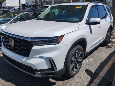 Used 2025 Honda Pilot Touring image 5