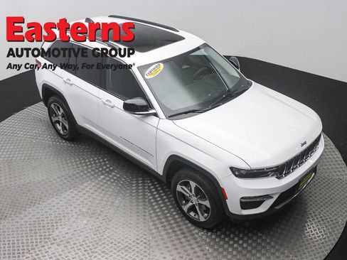 Used 2023 Jeep Grand Cherokee 4WD 4xe image 3