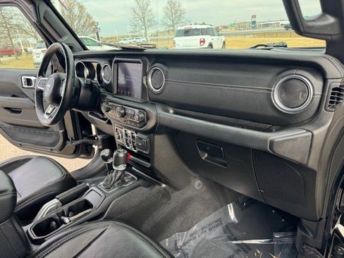 Used 2020 Jeep Wrangler Unlimited Sahara image 35