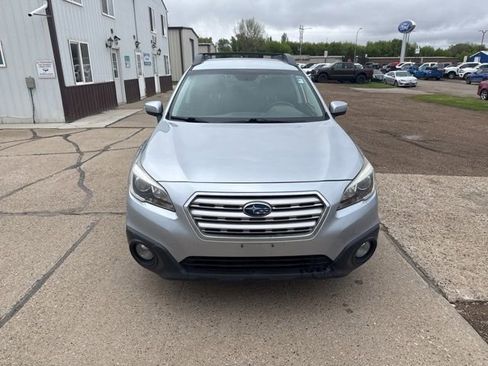 Used 2016 Subaru Outback 2.5i Premium AWD/4WD image 2