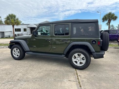 Used 2022 Jeep Wrangler Unlimited Sport AWD/4WD image 5