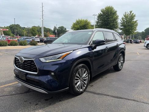 Used 2020 Toyota Highlander Platinum AWD/4WD image 3