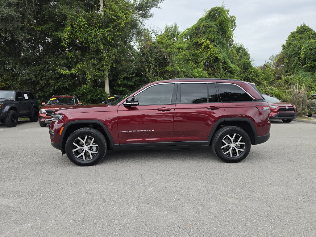 Certified 2025 Jeep Grand Cherokee Limited w/ Trailer Tow Package AWD/4WD image 6