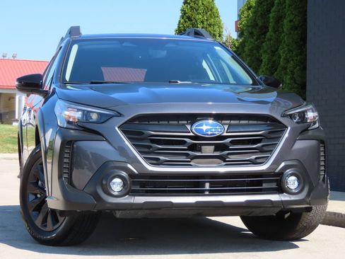 Used 2025 Subaru Outback Onyx Edition AWD/4WD image 1