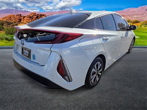 Used 2017 Toyota Prius Prime Advanced image 4