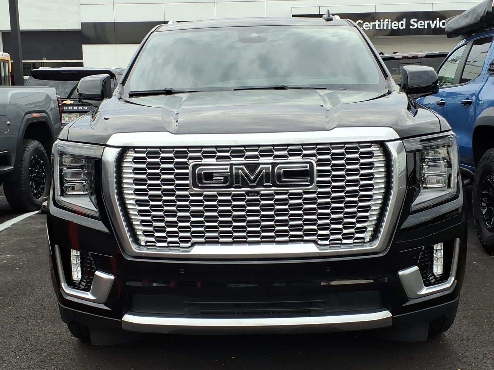 Used 2024 GMC Yukon Denali w/ Denali Reserve Package AWD/4WD image 2