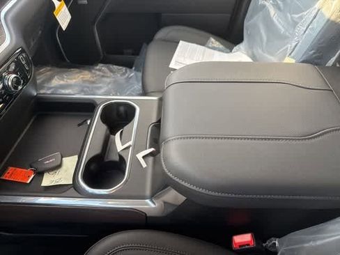 New 2026 GMC Sierra 2500 SLT w/ SLT Convenience Package image 23