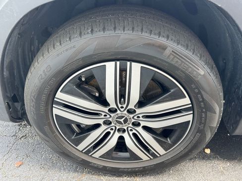 Used 2023 Mercedes-Benz EQB 300 4MATIC w/ Exclusive Package image 13