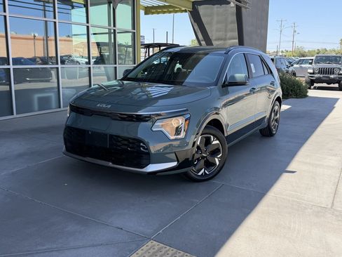 Used 2025 Kia Niro Wind FWD image 2