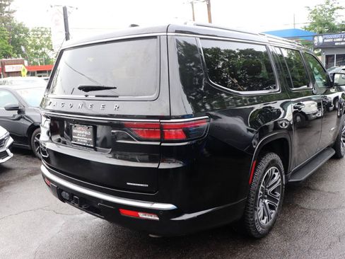 Used 2024 Jeep Wagoneer L Series II w/ Flexible Seating Group AWD/4WD image 5