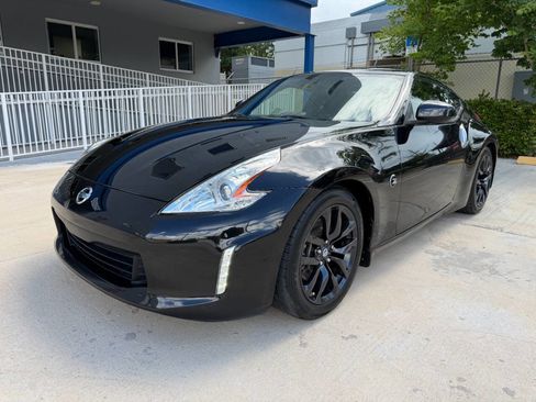 Used 2015 Nissan 370Z Coupe RWD image 2