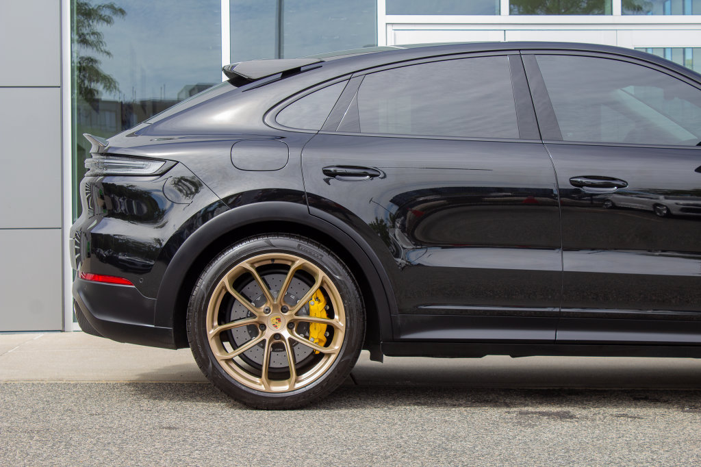 Used 2024 Porsche Cayenne Turbo GT AWD/4WD image 6